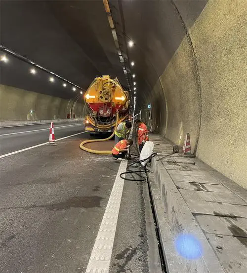 大同隧道排水渠清淤